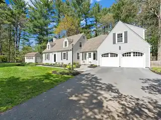 Picture Perfect Cape in a Prime Location