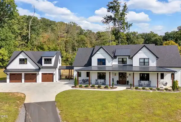 BEAUTIFUL MODERN FARMHOUSE IN THE HEART OF POWELL