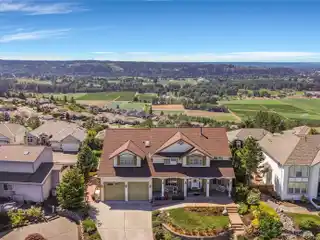 Sky Island Luxury with Stunning Mt. Rainier Views