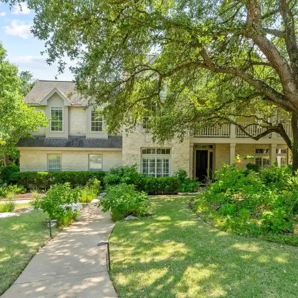 AUSTIN STONE HOME ON A PRIVATE CUL-DE-SAC STREET