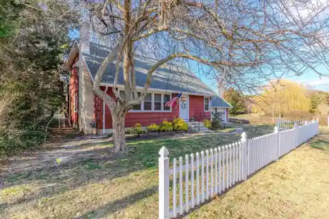 Vintage Charm Meets Modern Comfort