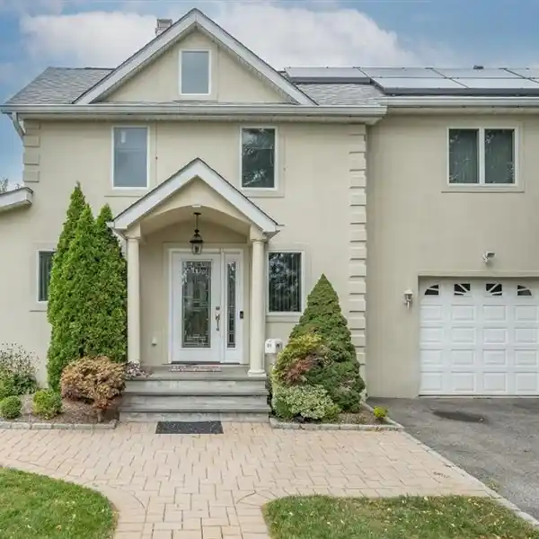 HIGHLY DESIRABLE EASTCHESTER COLONIAL