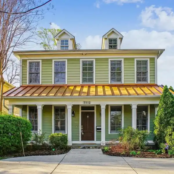 ELEGANT COLONIAL WITH SUNLIT GOURMET KITCHEN