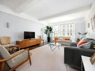 Renovated Classic 7 Right off Central Park