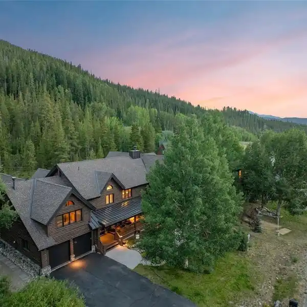 SERENE MOUNTAIN HOME BACKING TO WHITE RIVER NATIONAL FOREST