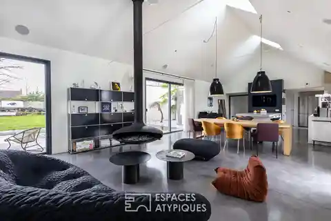 Contemporary Architect-Designed Residence