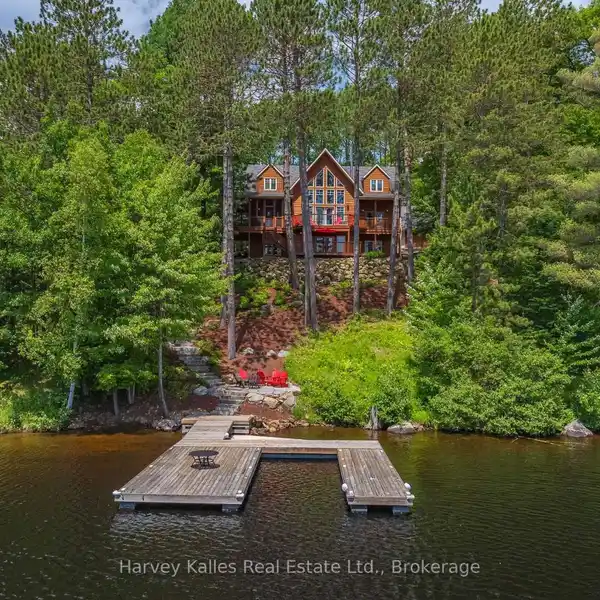 STUNNING LAKESIDE LODGE