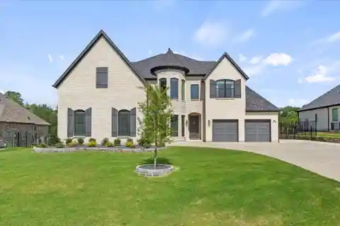 Luxurious Windsor Home with Four-car Garage