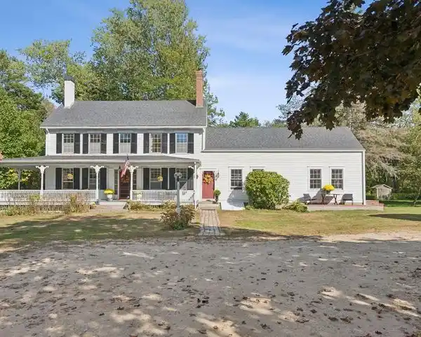 ICONIC FARMHOUSE