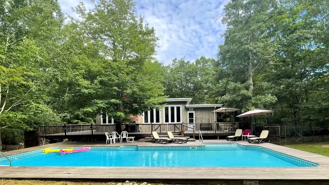 Secluded Retreat Close to Town