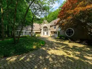 Iconic Modern Masterpiece on Private 3.5 Acres