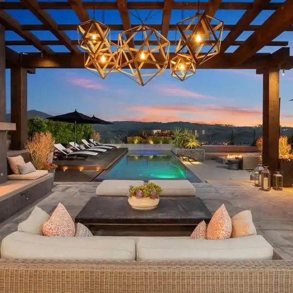 DESIGNER-PERFECT HOME HIGH ON A SCENIC CREST