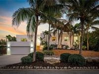 IDEALLY SITUATED NEAR THE PRIVATE BEACH ENTRANCE FOR LIDO RESIDENTS