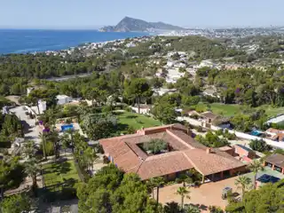 Exclusive Six Bedroom Villa