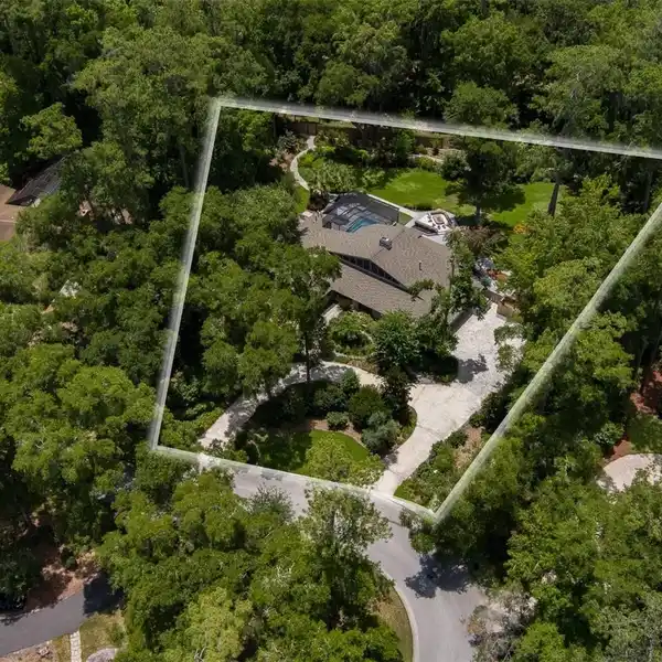 ARCHITECTURAL SOPHISTICATION IN A PRIVATE IN-TOWN SETTING