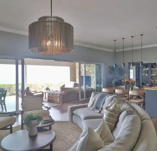 EXCEPTIONAL PROPERTY WITH A SEA-FRONT VIEW