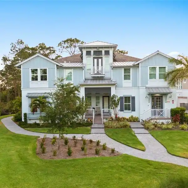 WONDERFUL END-UNIT FIRST FLOOR COACH HOME