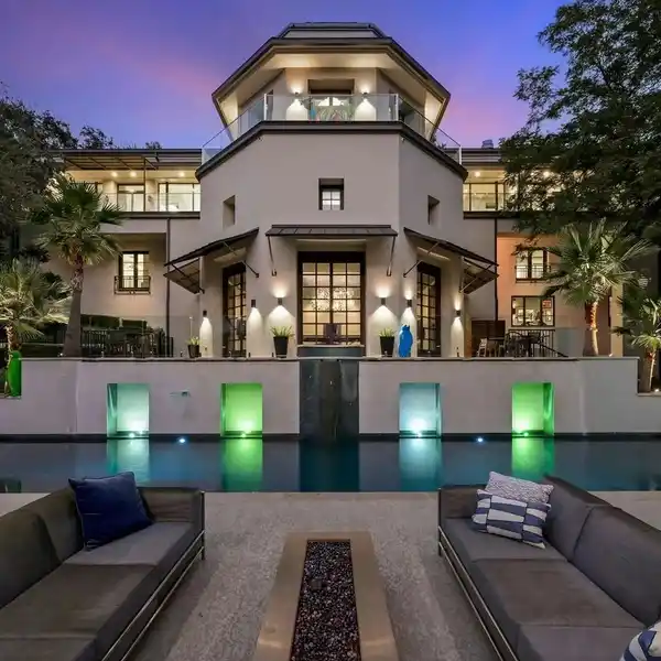 UNPARALLELED OPPORTUNITY ON LAKE AUSTIN