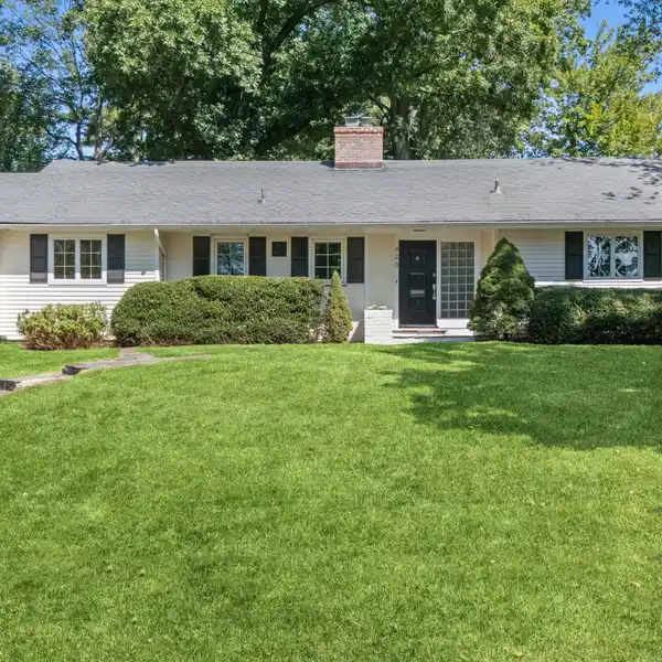 EXPANSIVE RANCH WITH VAULTED CEILINGS