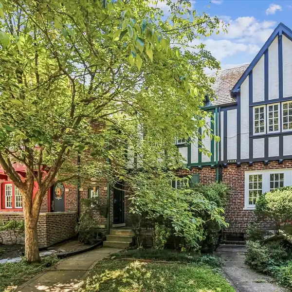 TUDOR-STYLE TOWNHOUSE IN PICTURESQUE FOXHALL VILLAGE