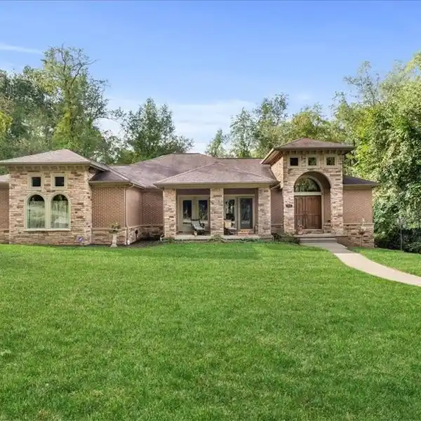 EASY LIVING ON OVER AN ACRE