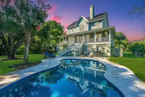 Gracious Residence in Headquarters Plantation