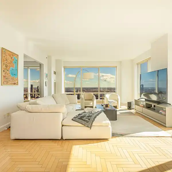 EXQUISITE HIGH-FLOOR APARTMENT FOR RENT