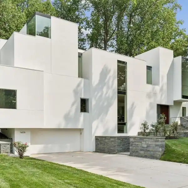MODERN ARCHITECTURAL MASTERPIECE