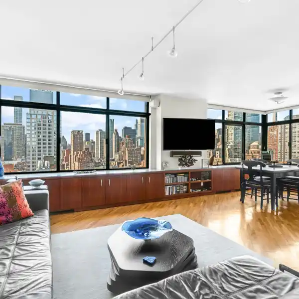 MINT CONDO WITH PANORAMIC VIEWS