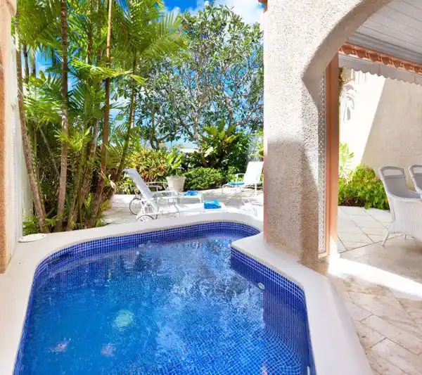 EXCEPTIONAL WATERFRONT VILLA
