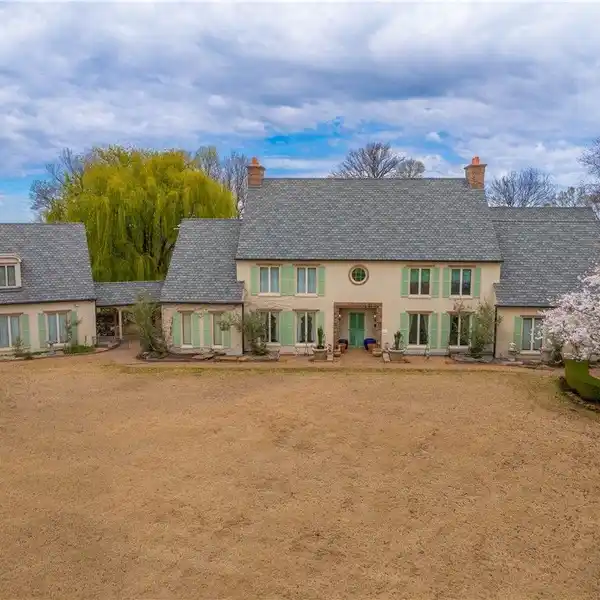 ONE-OF-A KIND CUSTOM ESTATE