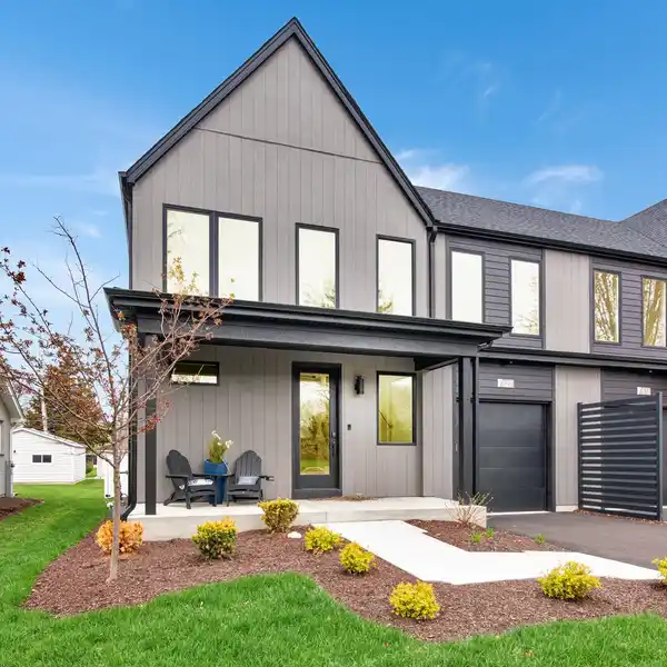 BRAND NEW HOME BLENDING SOPHISTICATION AND CONVENIENCE