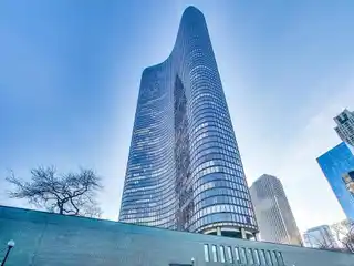 Panoramic Lake Views in Iconic Lake Point Tower