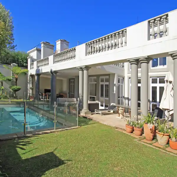 EXCLUSIVE DOUBLE SECURITY ESTATE LIVING NEAR HYDE PARK CORNER