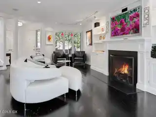 Chic and Sleek End Unit