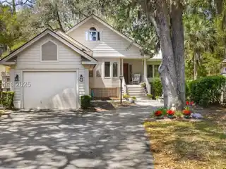 \beautifully Maintained Home in Carolina Place