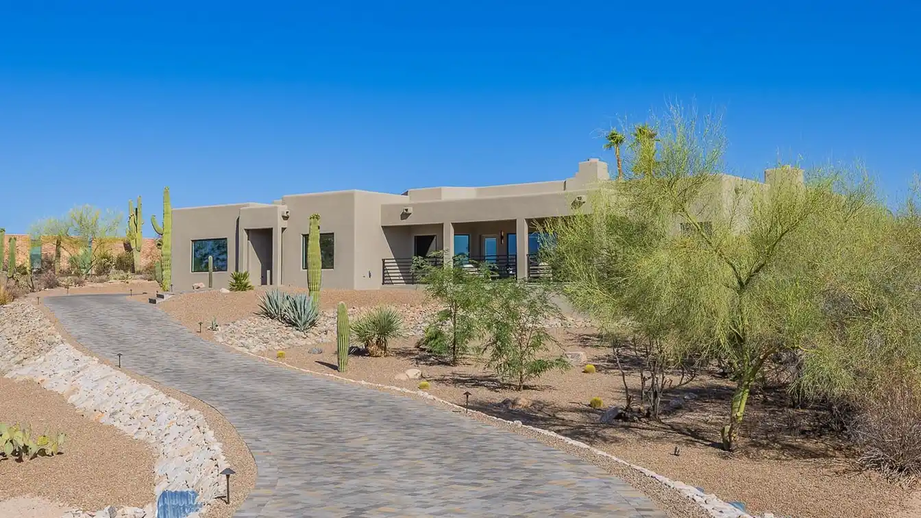 Sleek Desert Sanctuary with Sweeping Views