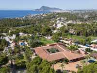 EXCLUSIVE SIX BEDROOM VILLA