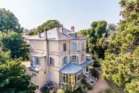 Period Charm Meets Pristine Modern Comfort