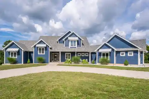 Stunning 17-Acre Modern Farmhouse Estate