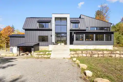 Truly Unique Modern Barn Conversion