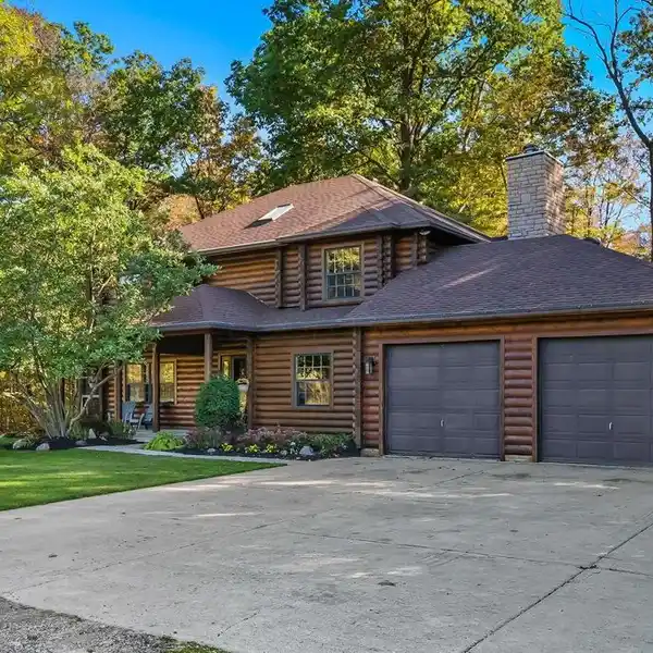 ONE-OF-A-KIND WESTERN RED CEDAR LOG HOME