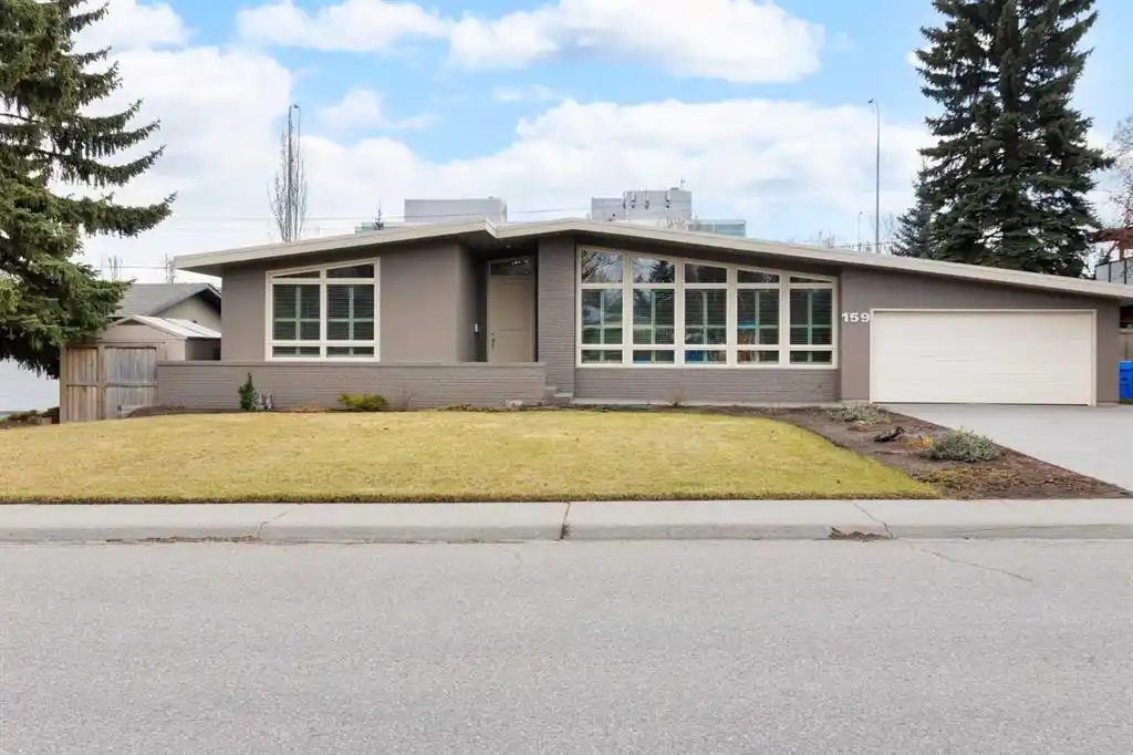 Lovely Bungalow in a Sought-after Neighborhood