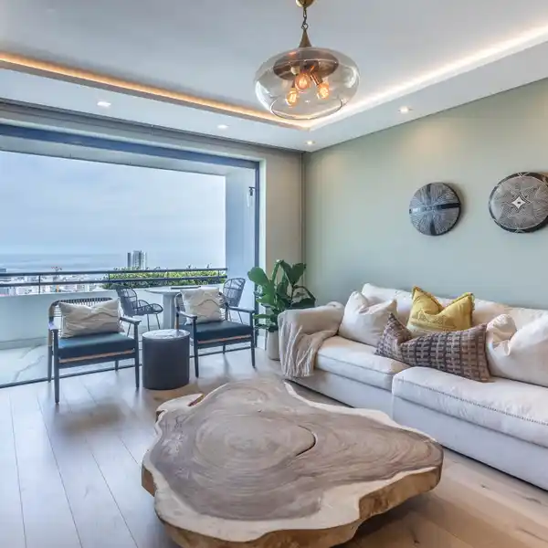 LUXURY APARTMENT WITH PANORAMIC OCEANFRONT VIEWS