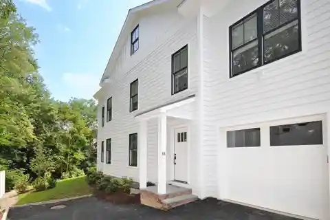Impeccable River-View Home Near Town