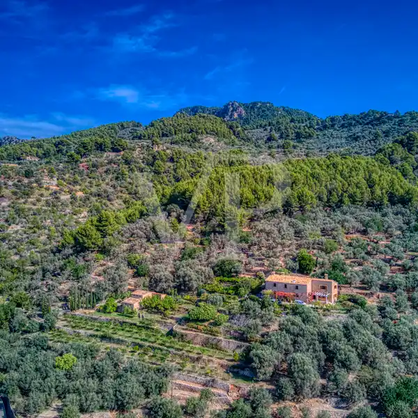 SPECTACULAR PROPERTY WITH A RENOVATED EIGHTEENTH CENTURY HOUSE