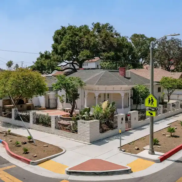 CHARMING VICTORIAN IN PRIME SANTA BARBARA LOCATION