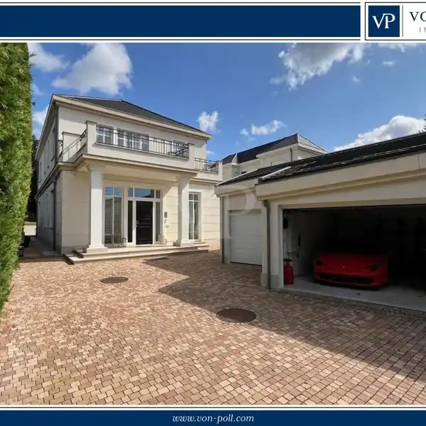 ENERGY-EFFICIENT VILLA WITH POOL AND 3 GARAGES IN A UNIQUE PANORAMIC LOCATION