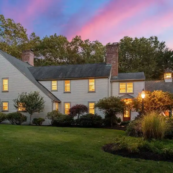 SOPHISTICATED FARMHOUSE STYLE COLONIAL