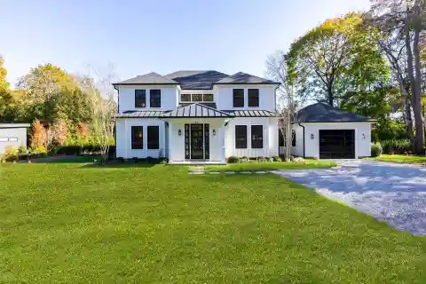 Exquisite New Construction in Picturesque North Haven